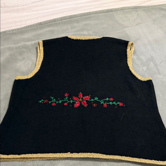 Floral Embroidered Black and Gold Women's Blouse: EXCELLENT CONDITION NO FLAWS - Picture 9 of 10